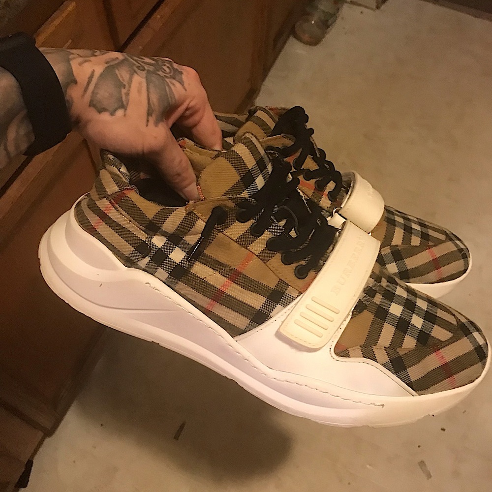 Burberry shoes size 10 , condition 9/10 !